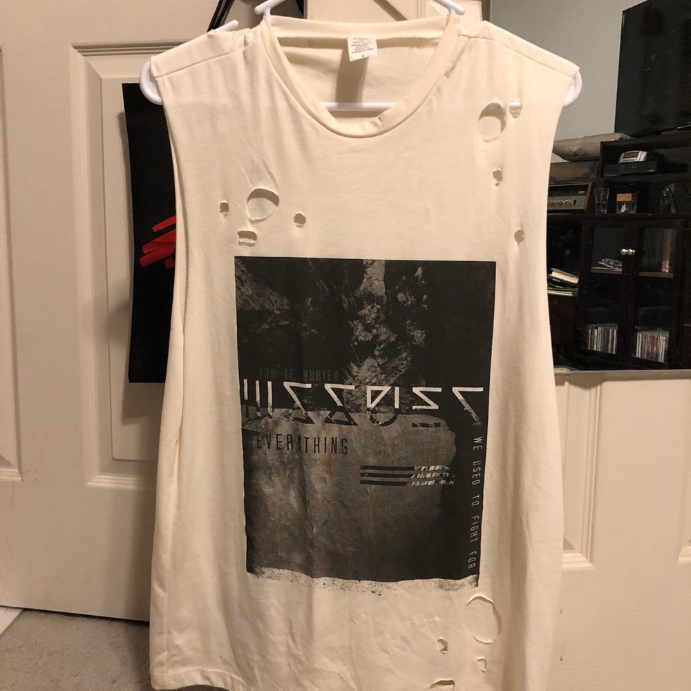 Issues muscle tee
